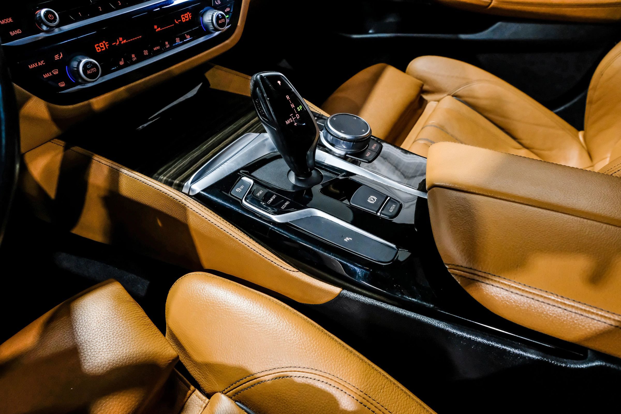 Used 2019 BMW 540i w/ M Sport Package RWD image 38