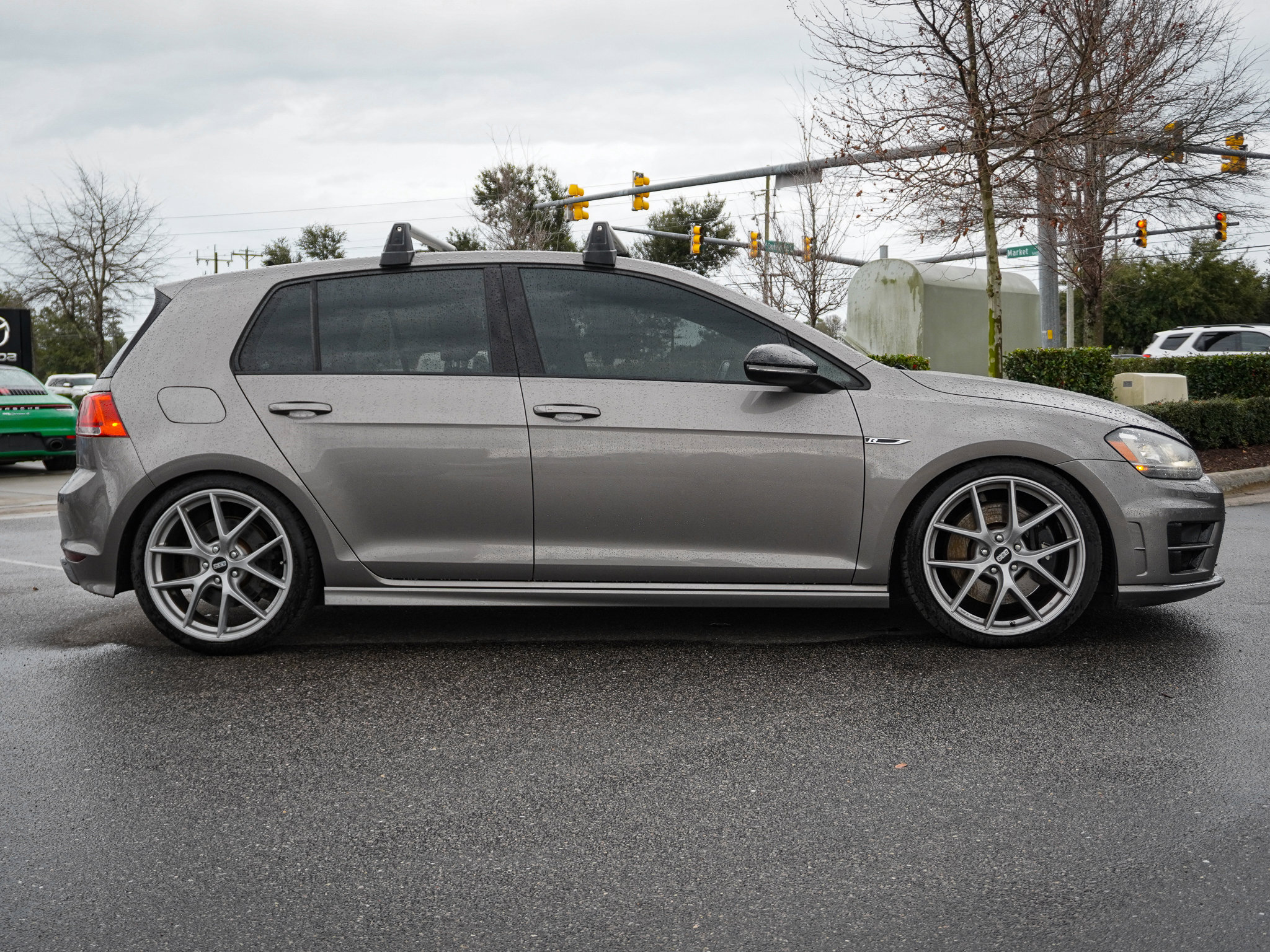 Used 2015 Volkswagen Golf R 4-Door image 11