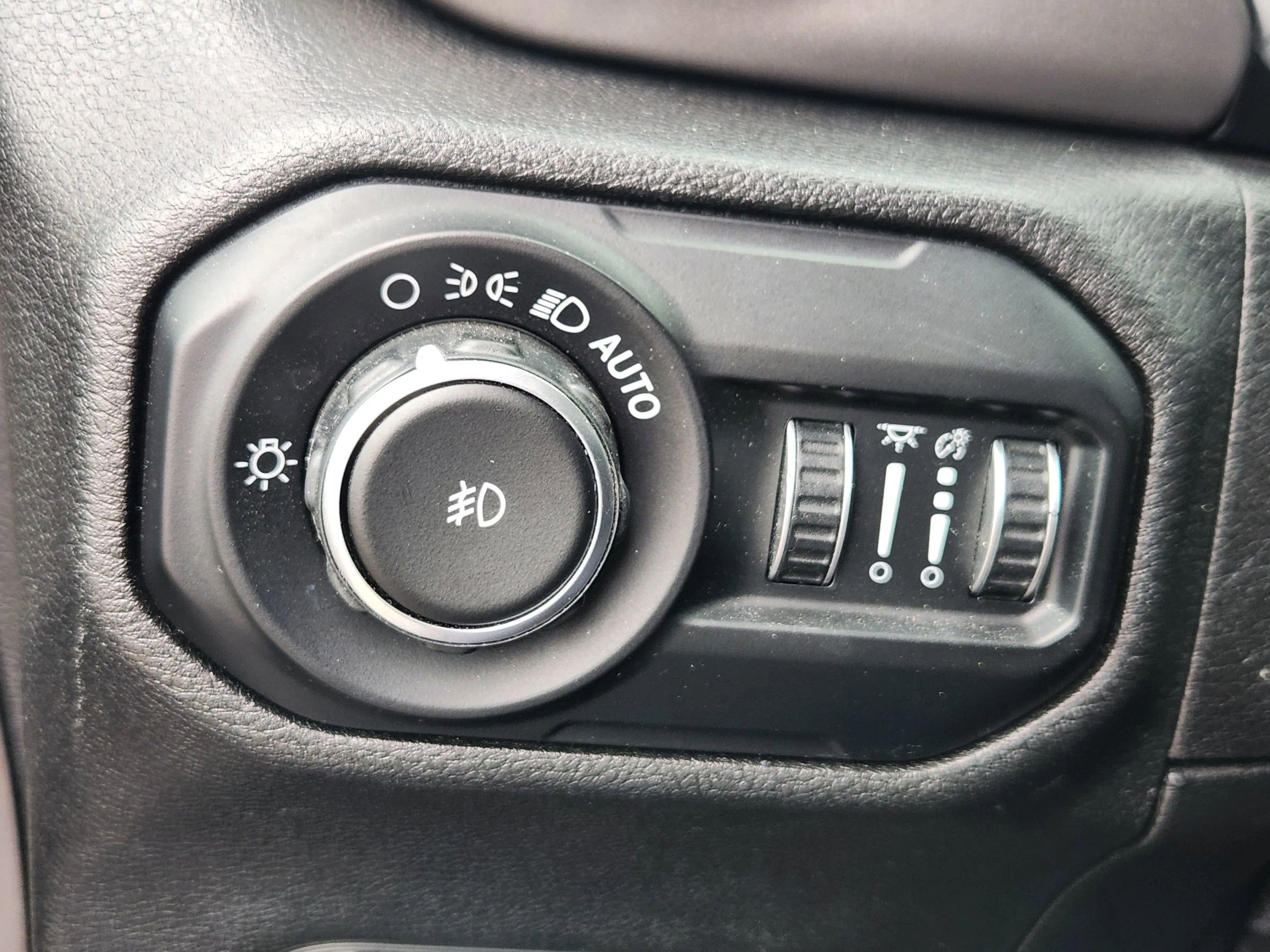 Used 2020 Jeep Wrangler Sport AWD/4WD image 28
