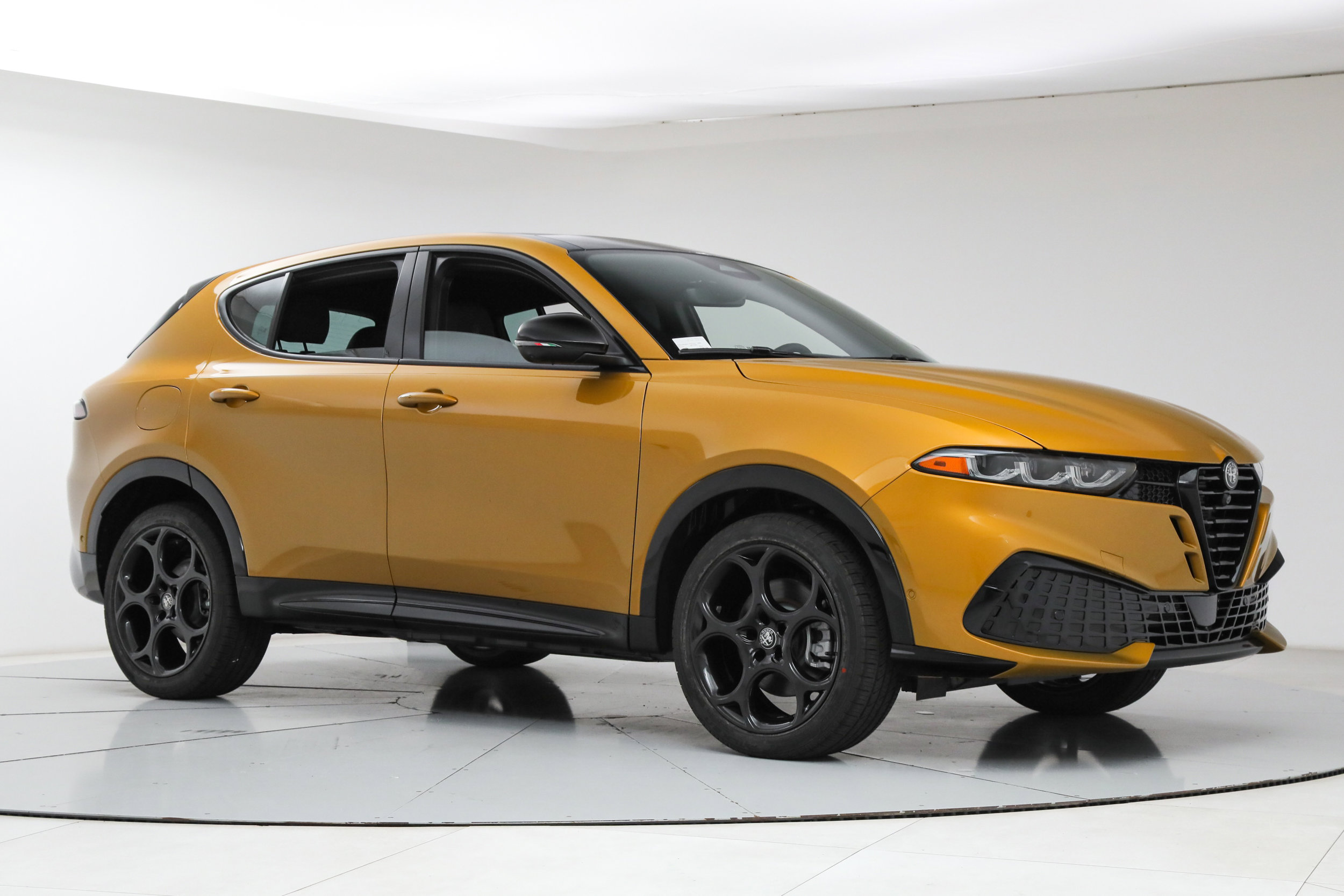 New 2026 Alfa Romeo Tonale Sprint w/ Black Premium Package image 6