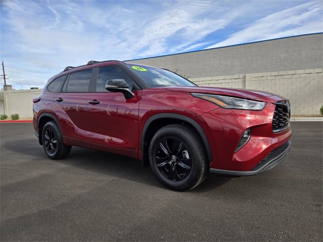 Certified 2024 Toyota Highlander XLE image 2