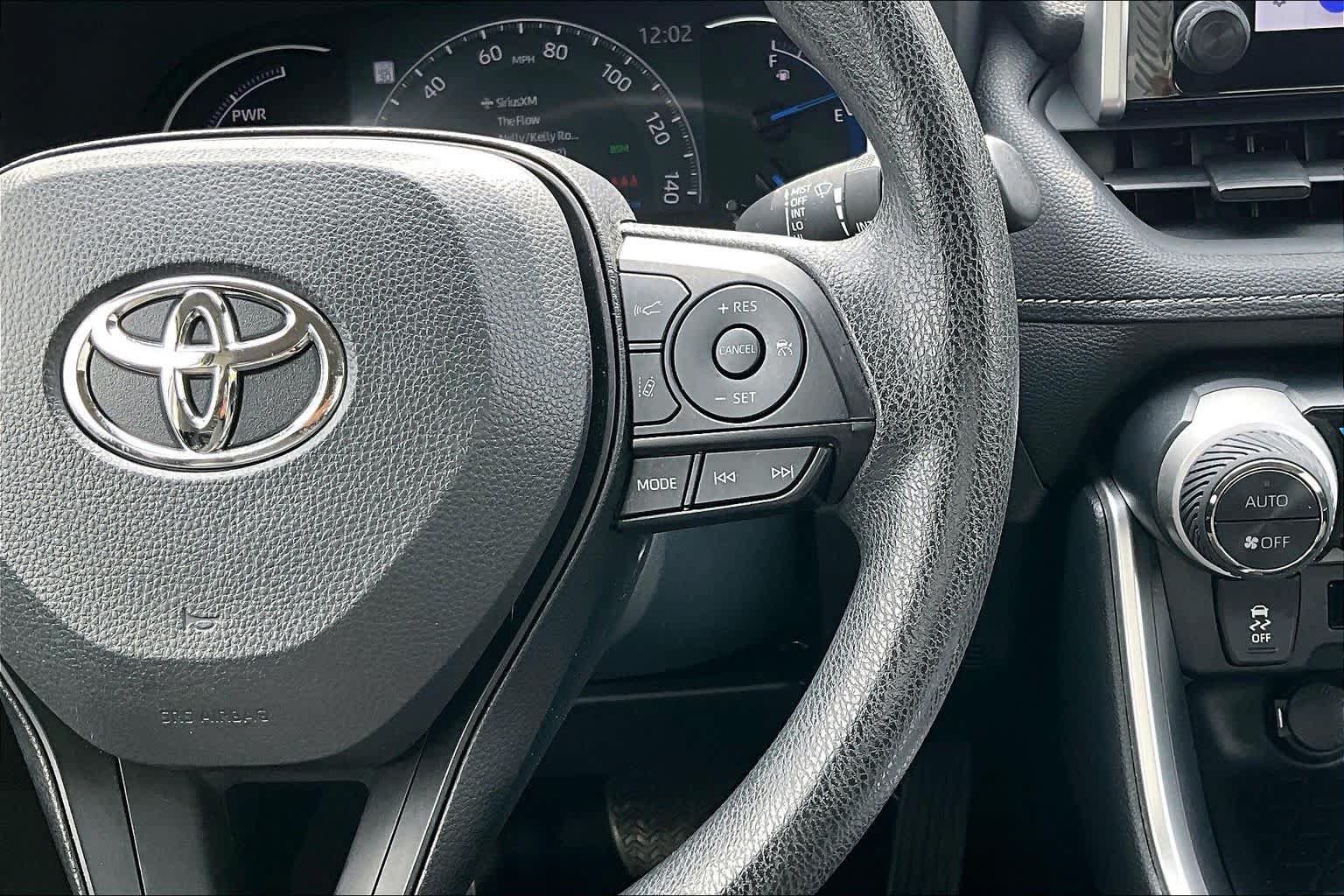 Used 2025 Toyota RAV4 XLE AWD/4WD image 24
