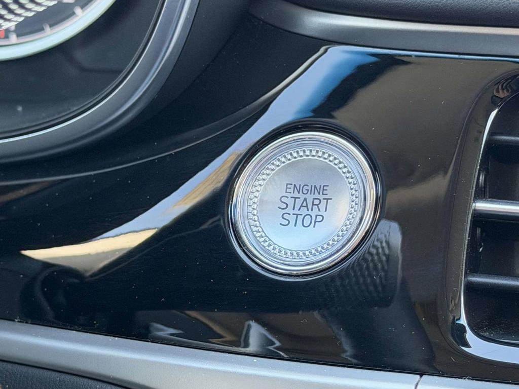 Used 2025 Genesis G70 2.5T image 7