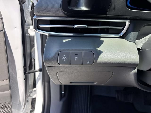 Certified 2025 Hyundai Elantra SE FWD image 16