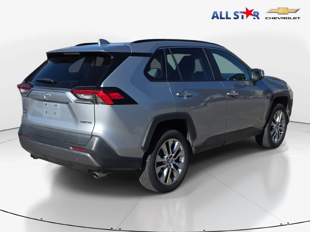 Used 2021 Toyota RAV4 Limited FWD image 3
