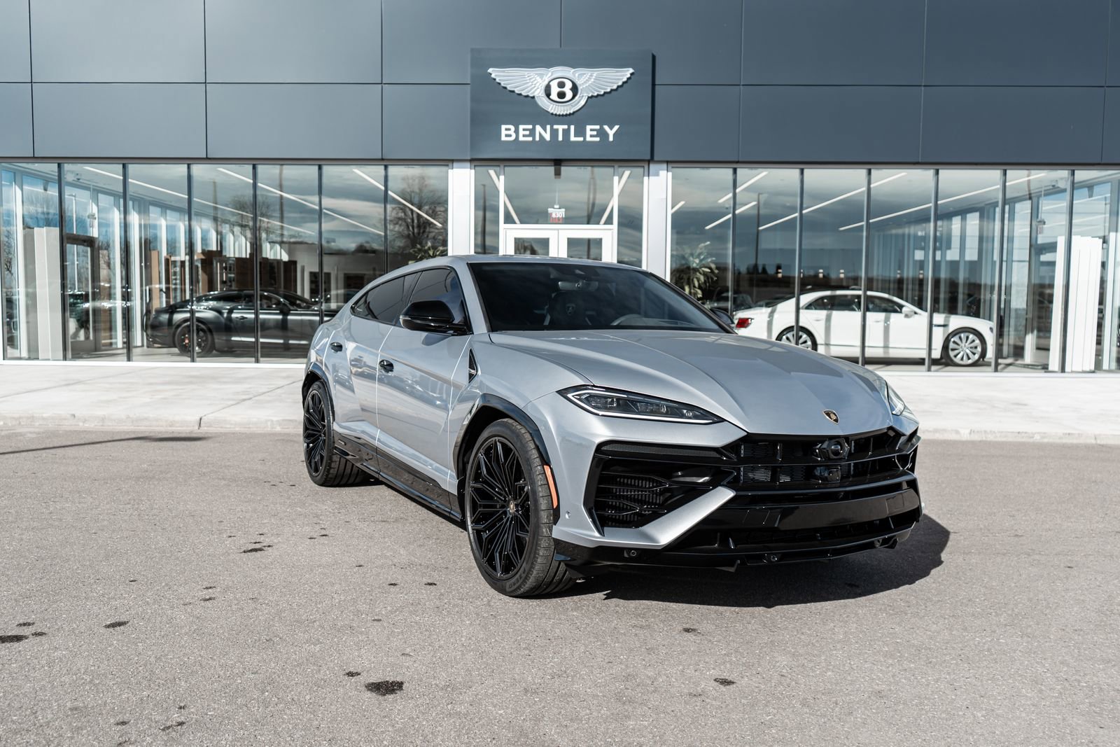 Used 2025 Lamborghini Urus SE image 18