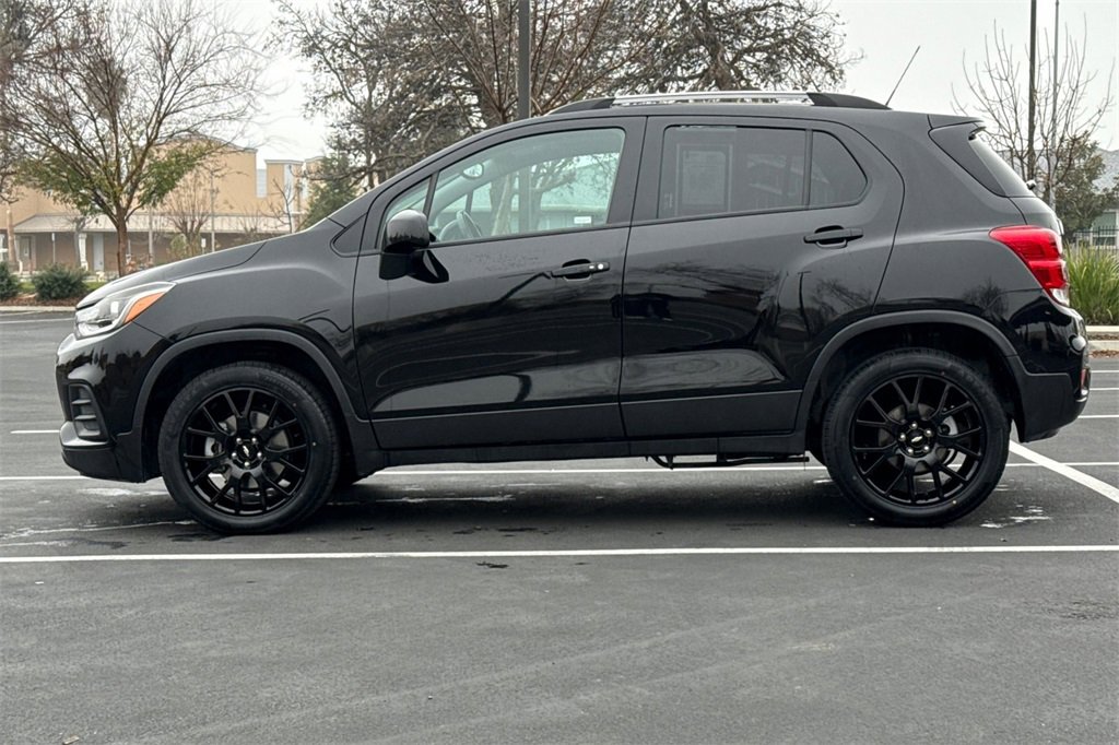 Used 2022 Chevrolet Trax LT w/ Midnight Edition image 13