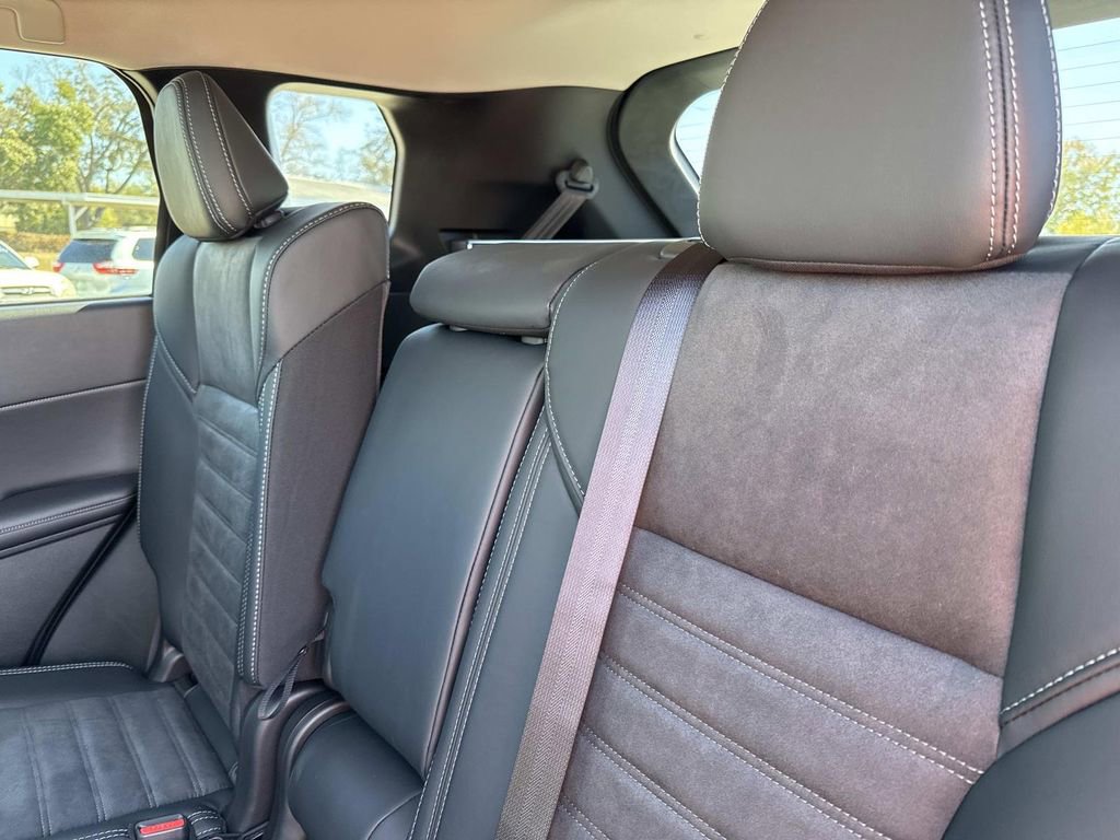 New 2026 Mitsubishi Outlander SE image 13