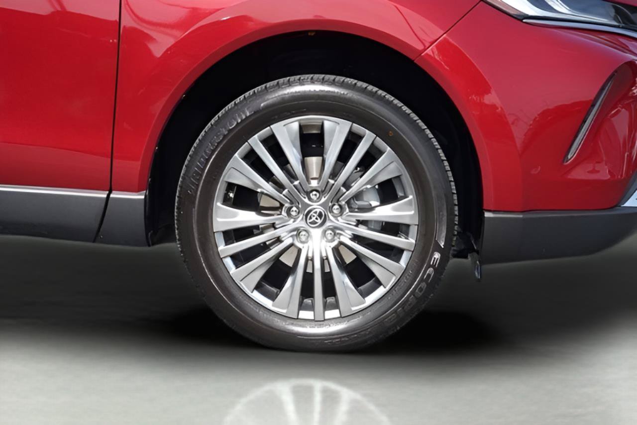 Used 2023 Toyota Venza XLE AWD/4WD image 4