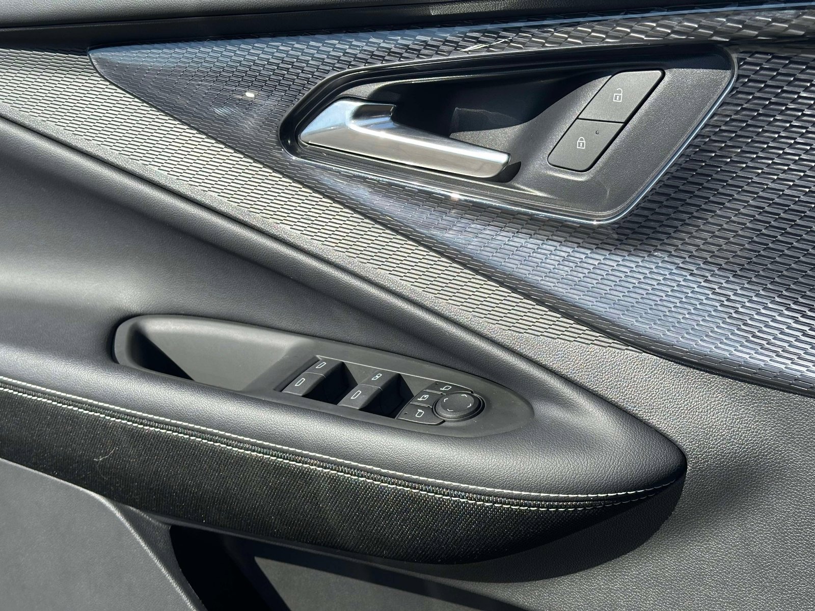 Certified 2025 Chevrolet Blazer EV LT image 21