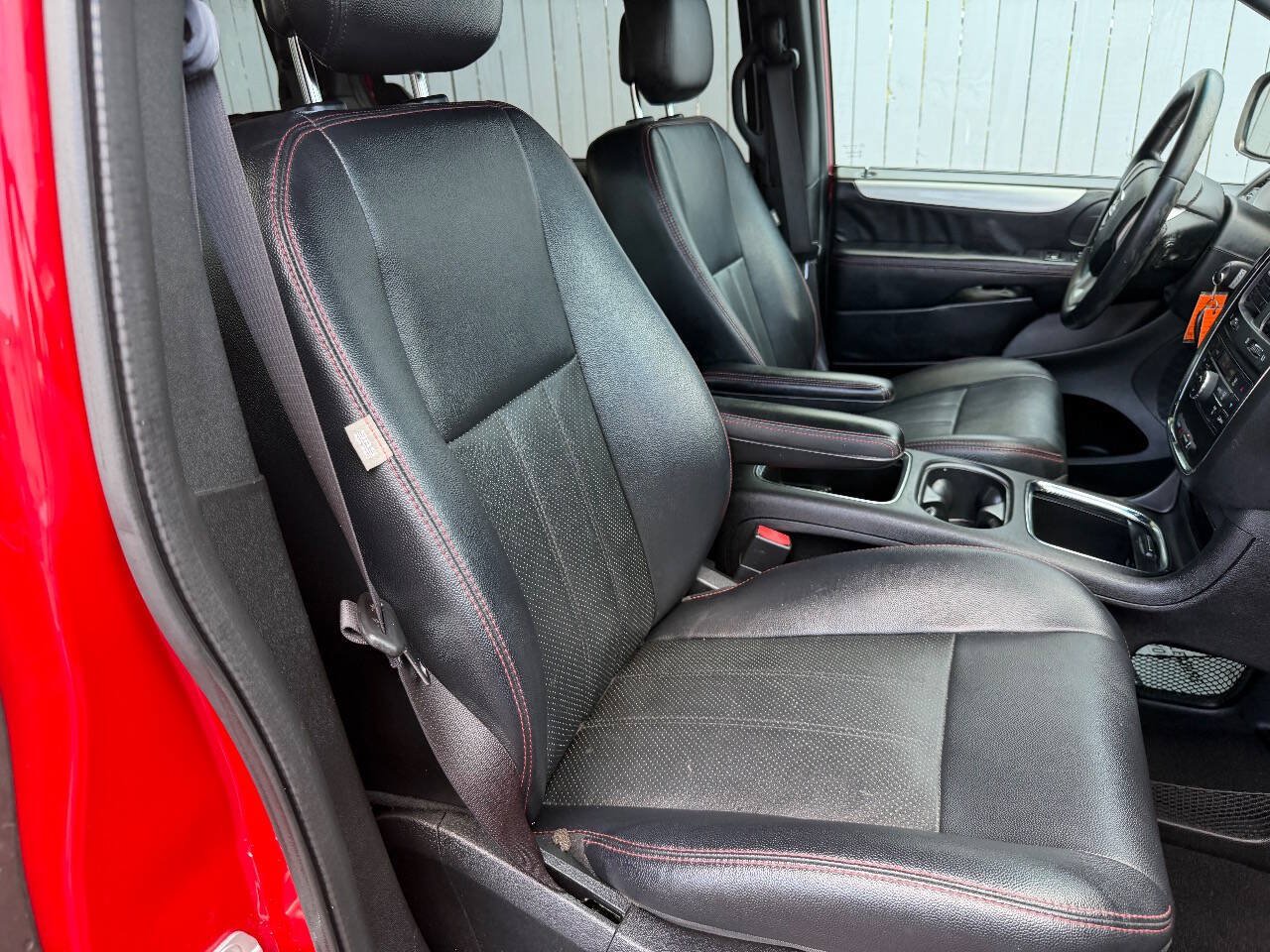 Used 2016 Dodge Grand Caravan R/T FWD image 11