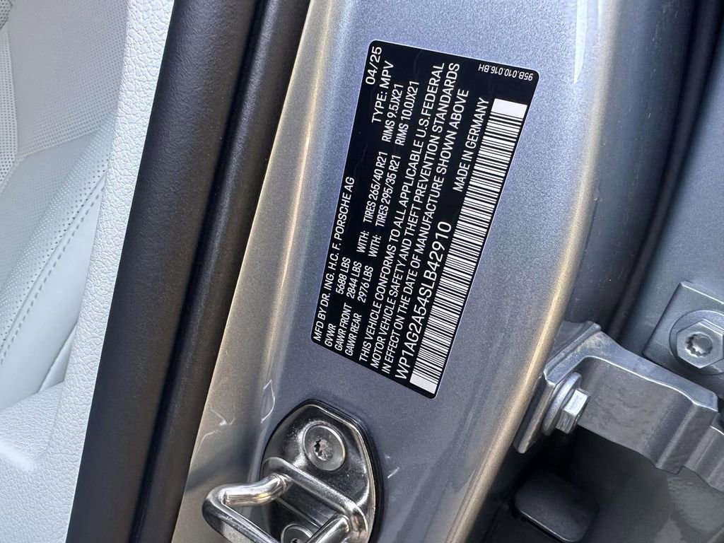 Certified 2025 Porsche Macan S AWD/4WD image 7
