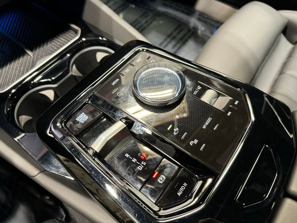 Certified 2025 BMW 530i xDrive w/ Premium Package image 10