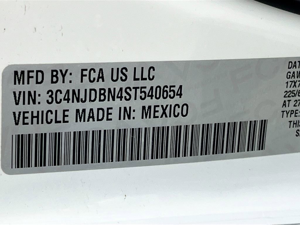 Used 2025 Jeep Compass Latitude image 31