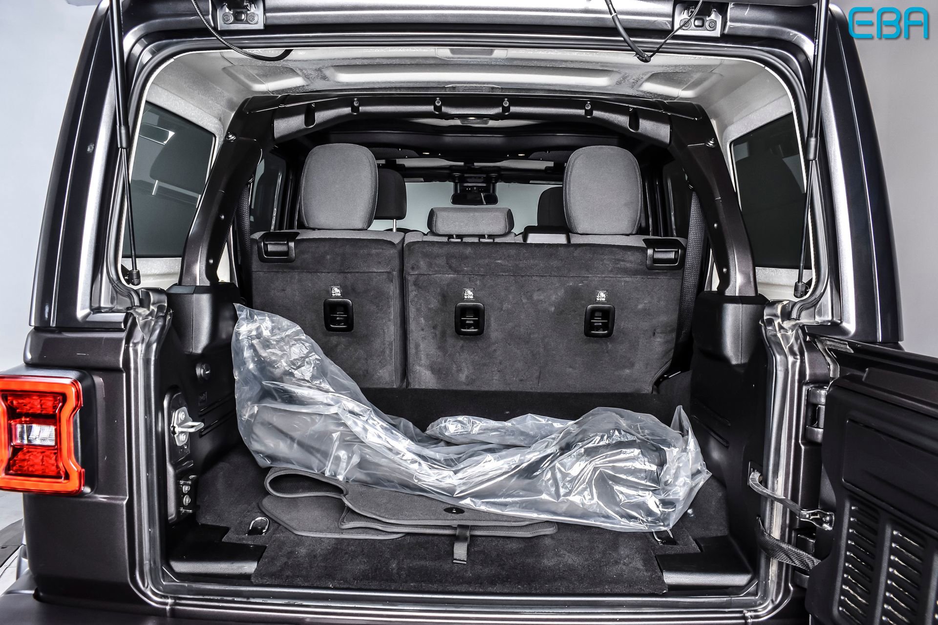 Used 2025 Jeep Wrangler Unlimited Sahara w/ Safety Group image 14