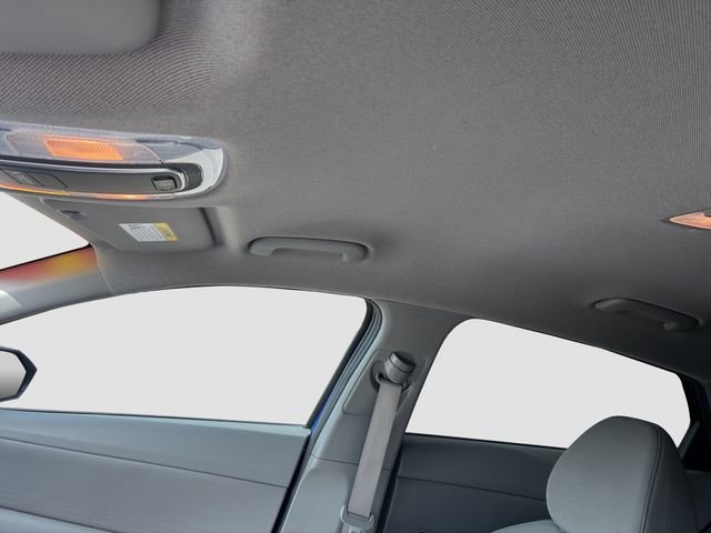 Used 2025 Hyundai Elantra SE image 24