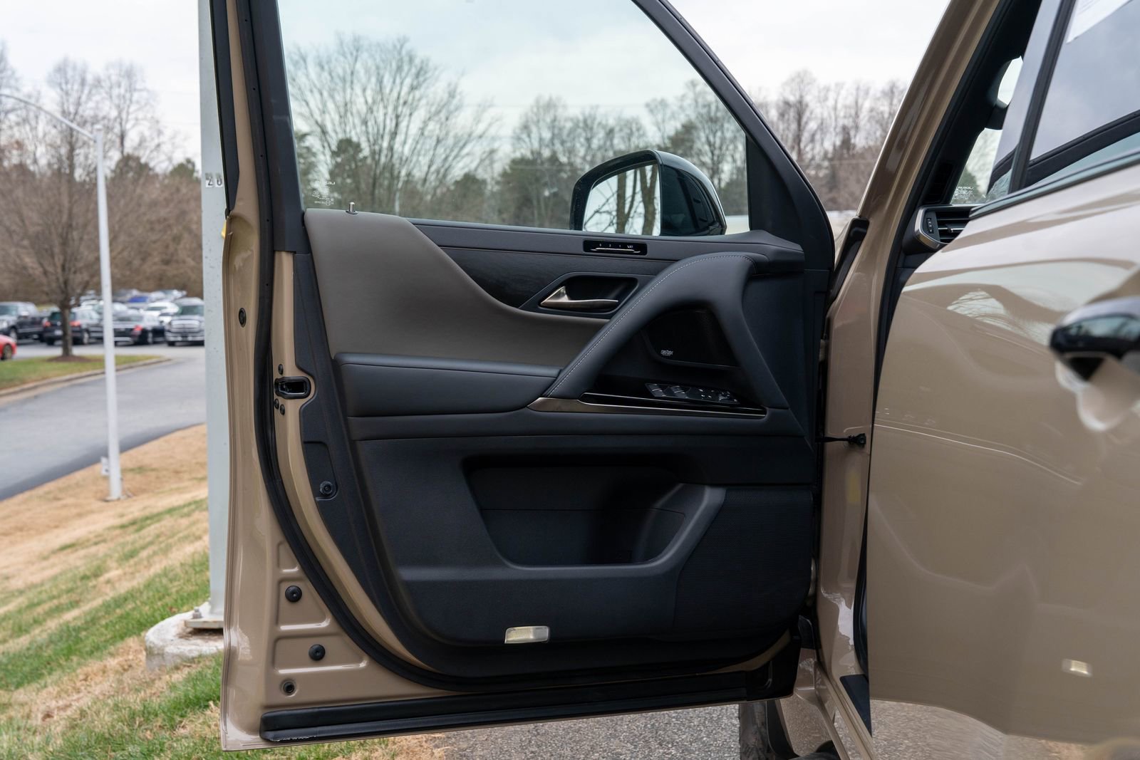 Used 2025 Lexus LX 700h Overtrail image 16