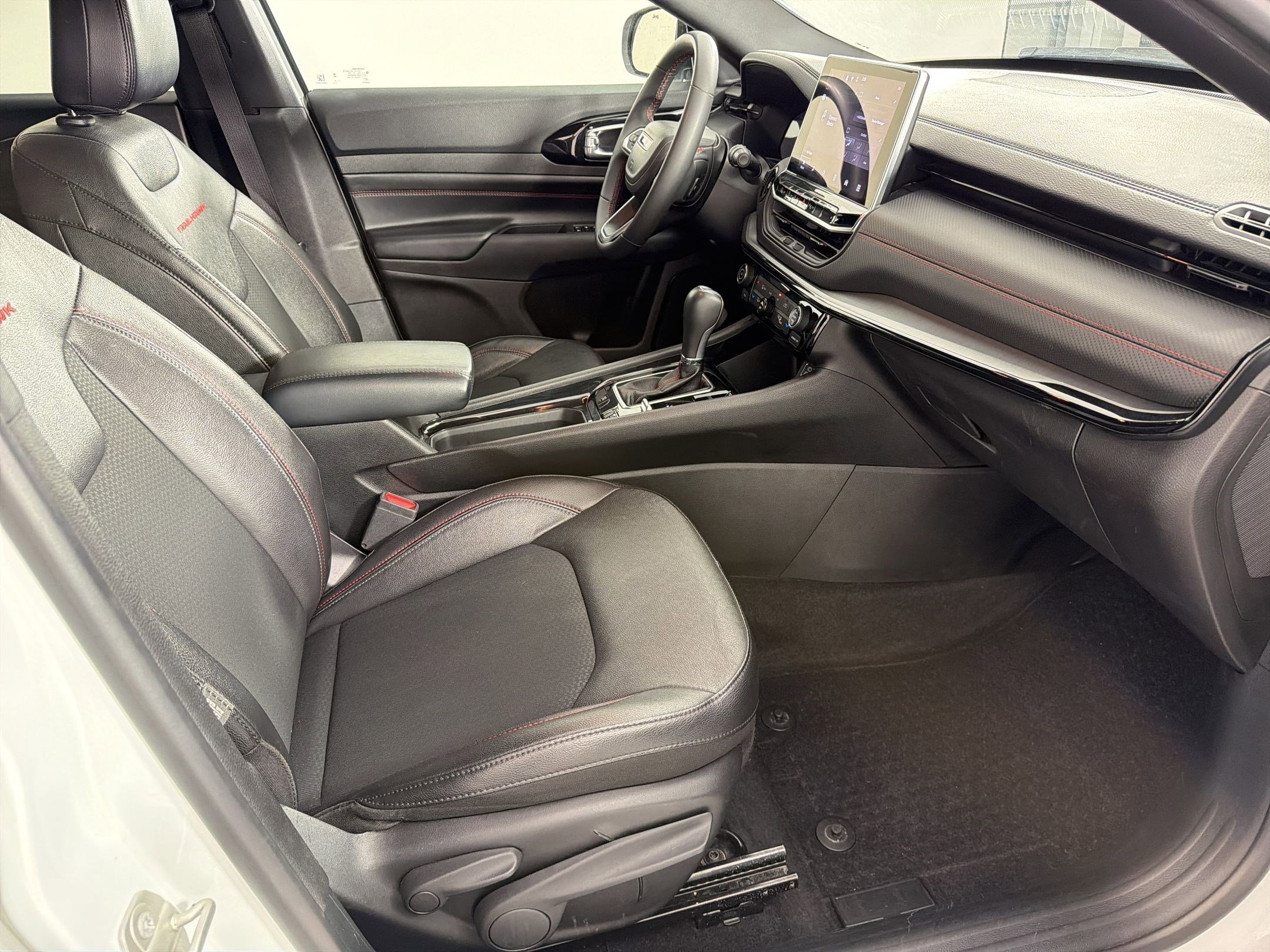 Used 2024 Jeep Compass Trailhawk image 28