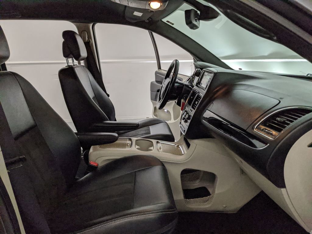 Used 2019 Dodge Grand Caravan SXT FWD image 24