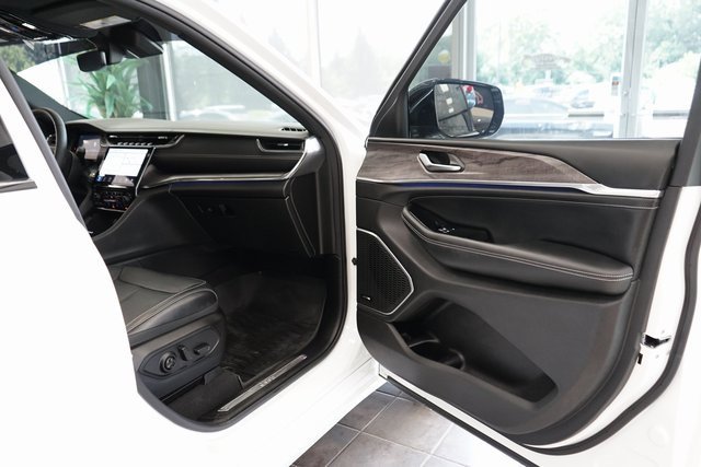 Used 2023 Jeep Grand Cherokee Overland image 42