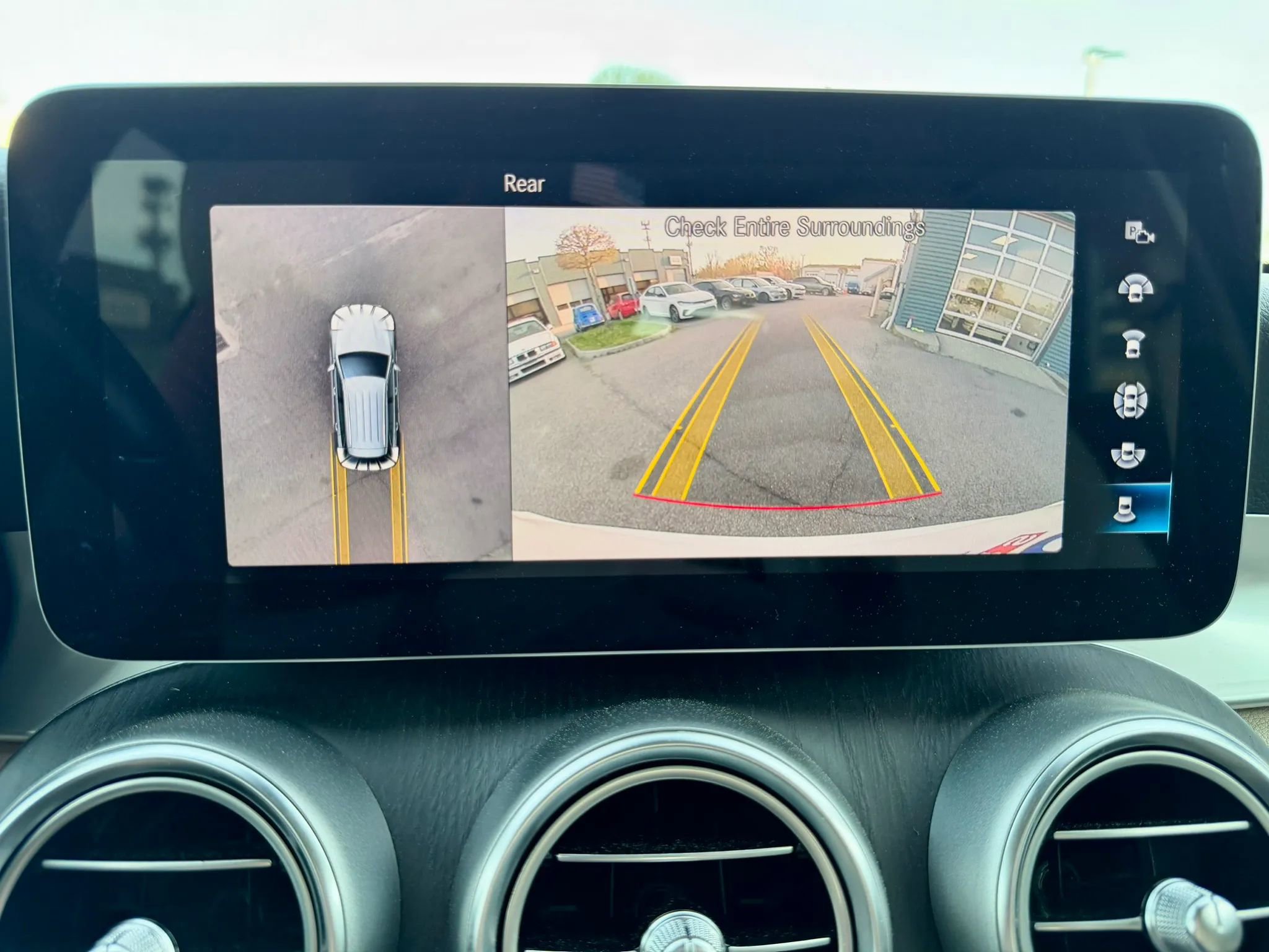 Used 2022 Mercedes-Benz GLC 300 4MATIC w/ Multimedia Package Lite image 34