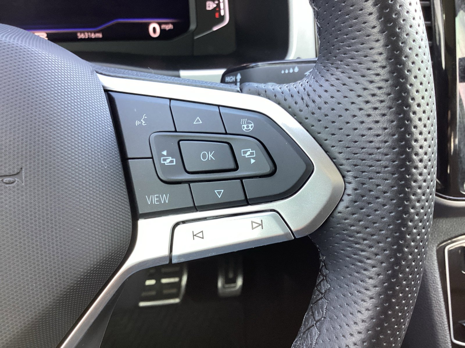 Used 2023 Volkswagen Atlas SEL R-Line image 20