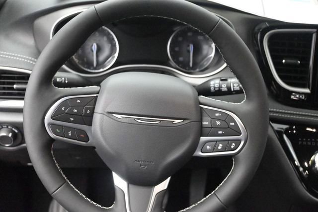 New 2027 Chrysler Pacifica Select AWD/4WD image 28