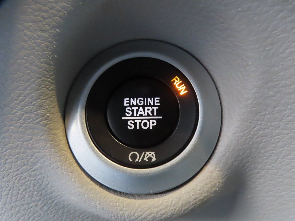 Certified 2024 Chrysler Pacifica Touring-L FWD image 12
