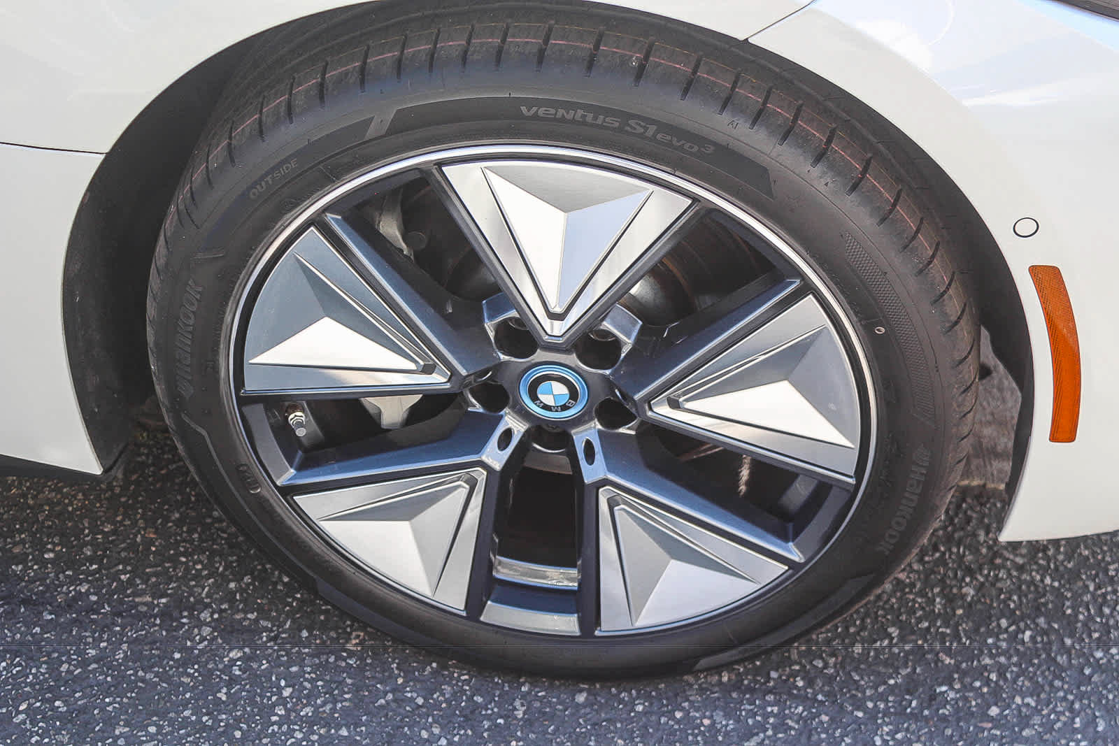 Certified 2023 BMW i4 eDrive35 w/ Premium Package RWD image 9