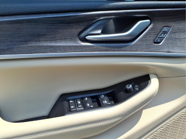 Used 2023 Jeep Grand Cherokee Limited w/ Luxury Tech Group II AWD/4WD image 11