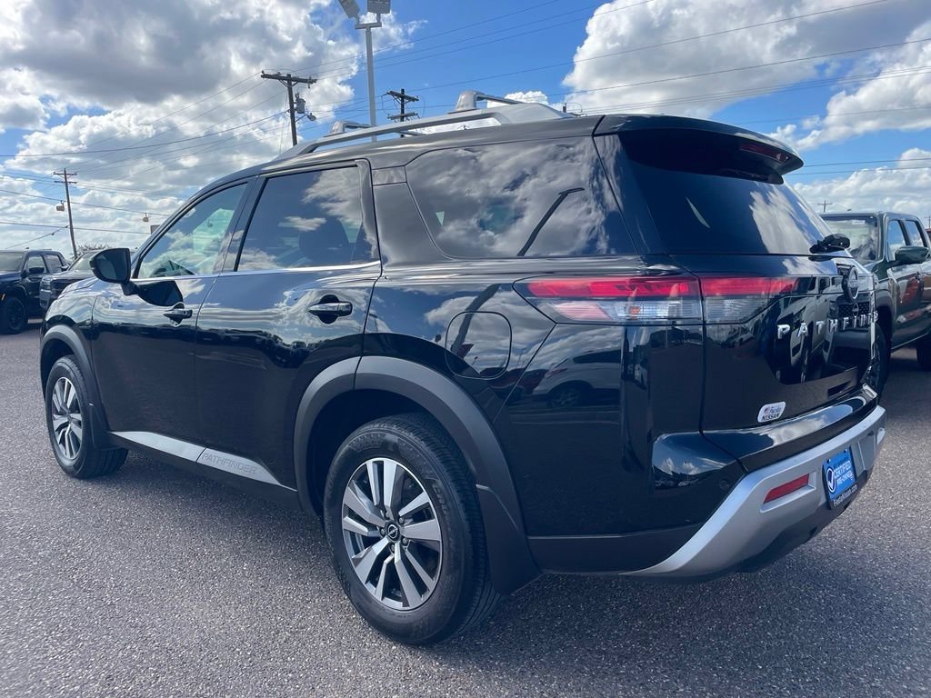 Certified 2023 Nissan Pathfinder SL FWD image 5
