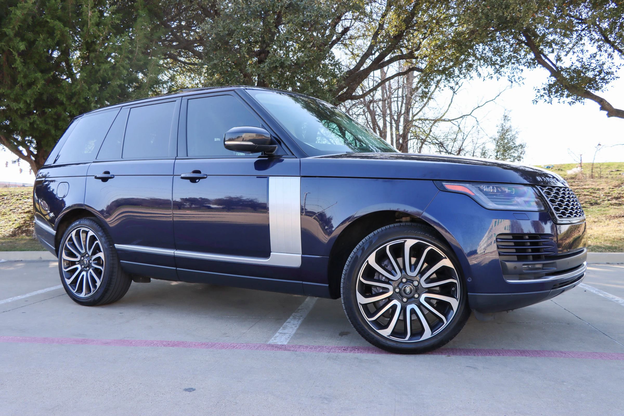 Used 2019 Land Rover Range Rover Supercharged AWD/4WD image 1