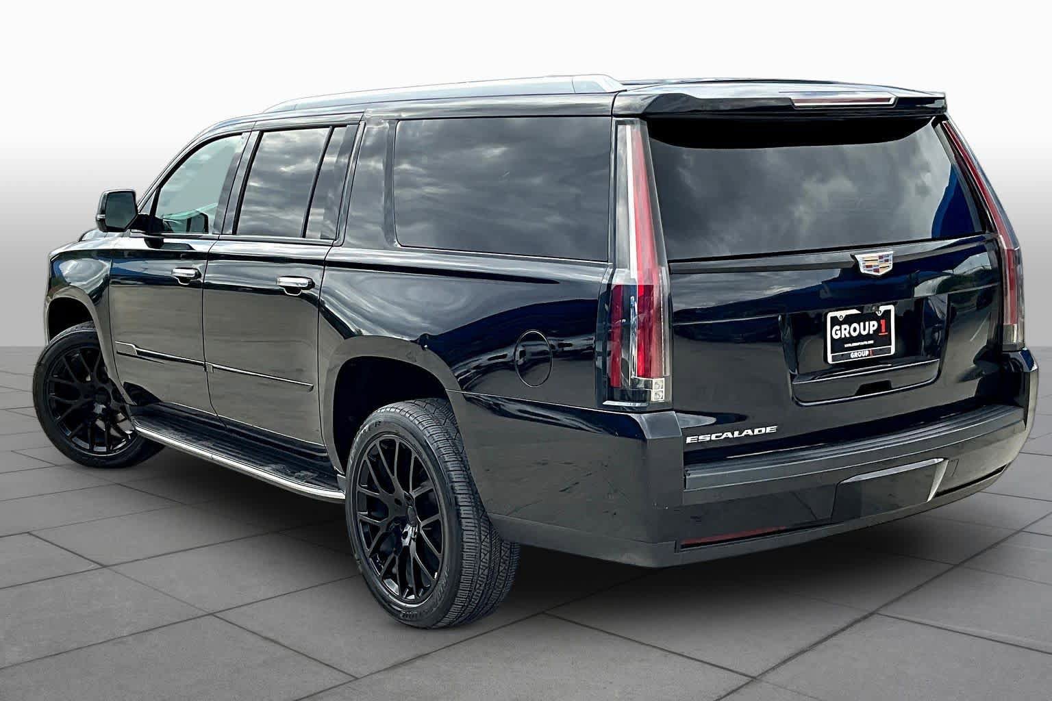 Used 2020 Cadillac Escalade ESV Luxury w/ Escalade Sport Edition AWD/4WD image 12