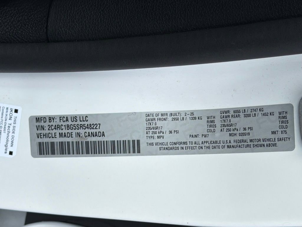 Used 2025 Chrysler Pacifica Select image 28