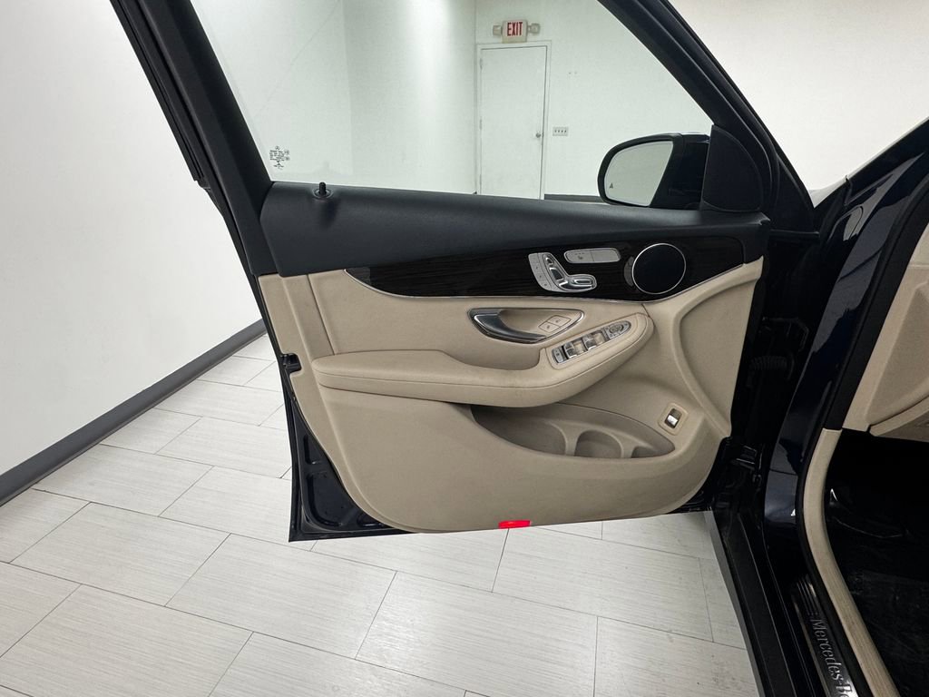 Used 2018 Mercedes-Benz GLC 300 4MATIC image 9