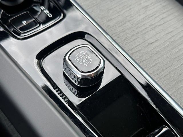 Certified 2024 Volvo V60 B5 Cross Country Ultimate w/ Protection Package Premier AWD/4WD image 28