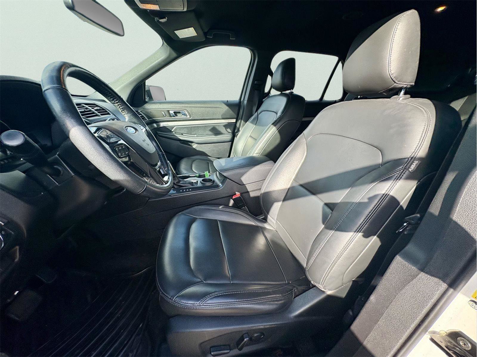 Used 2019 Ford Explorer XLT w/ Equipment Group 202A FWD image 12