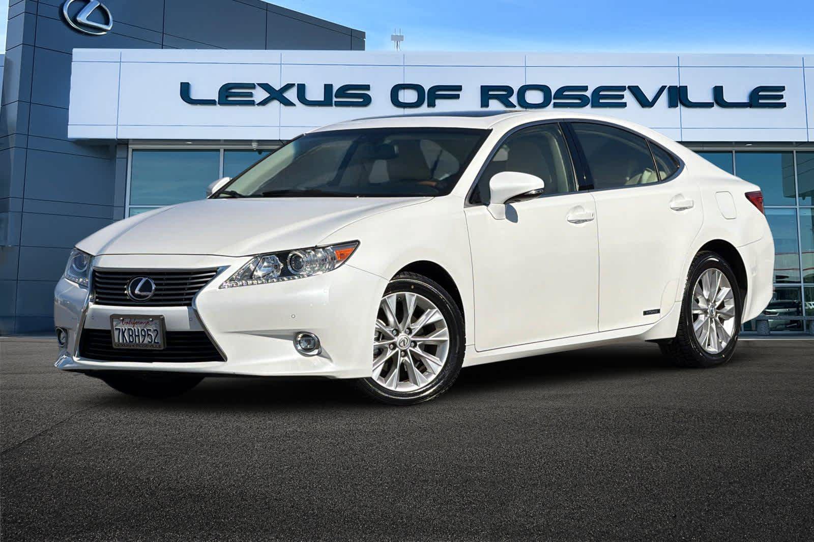 Used 2015 Lexus ES 300h w/ Navigation System Package