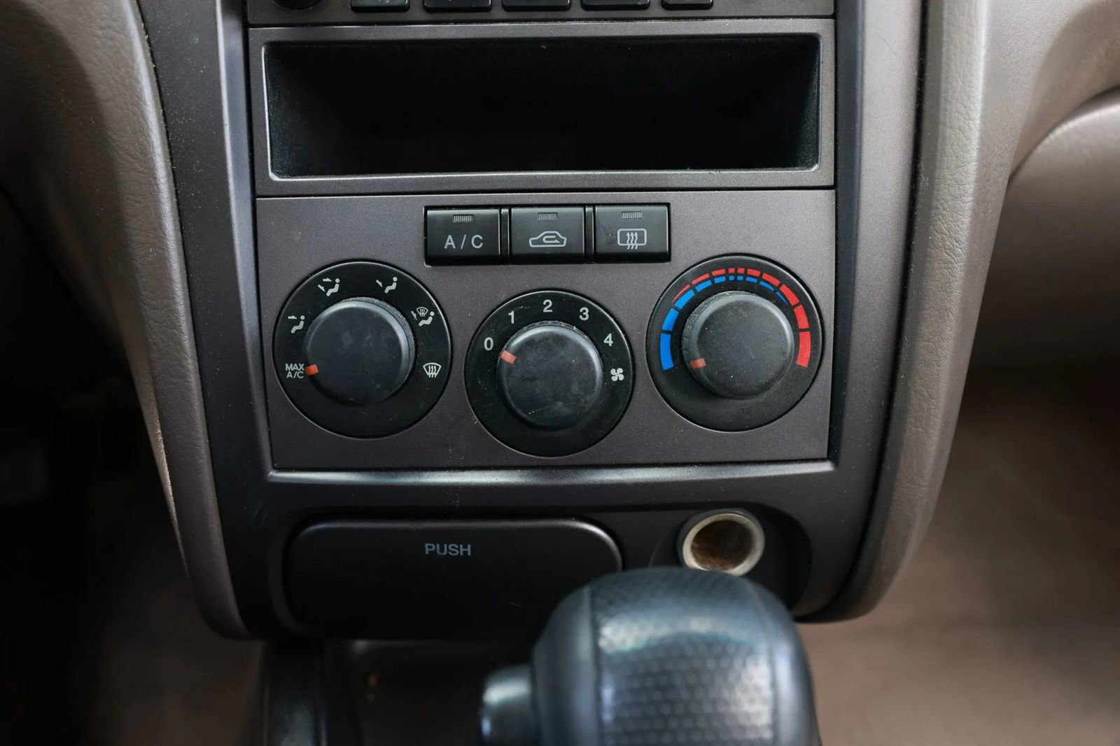 Used 2005 Hyundai Elantra GLS FWD image 30