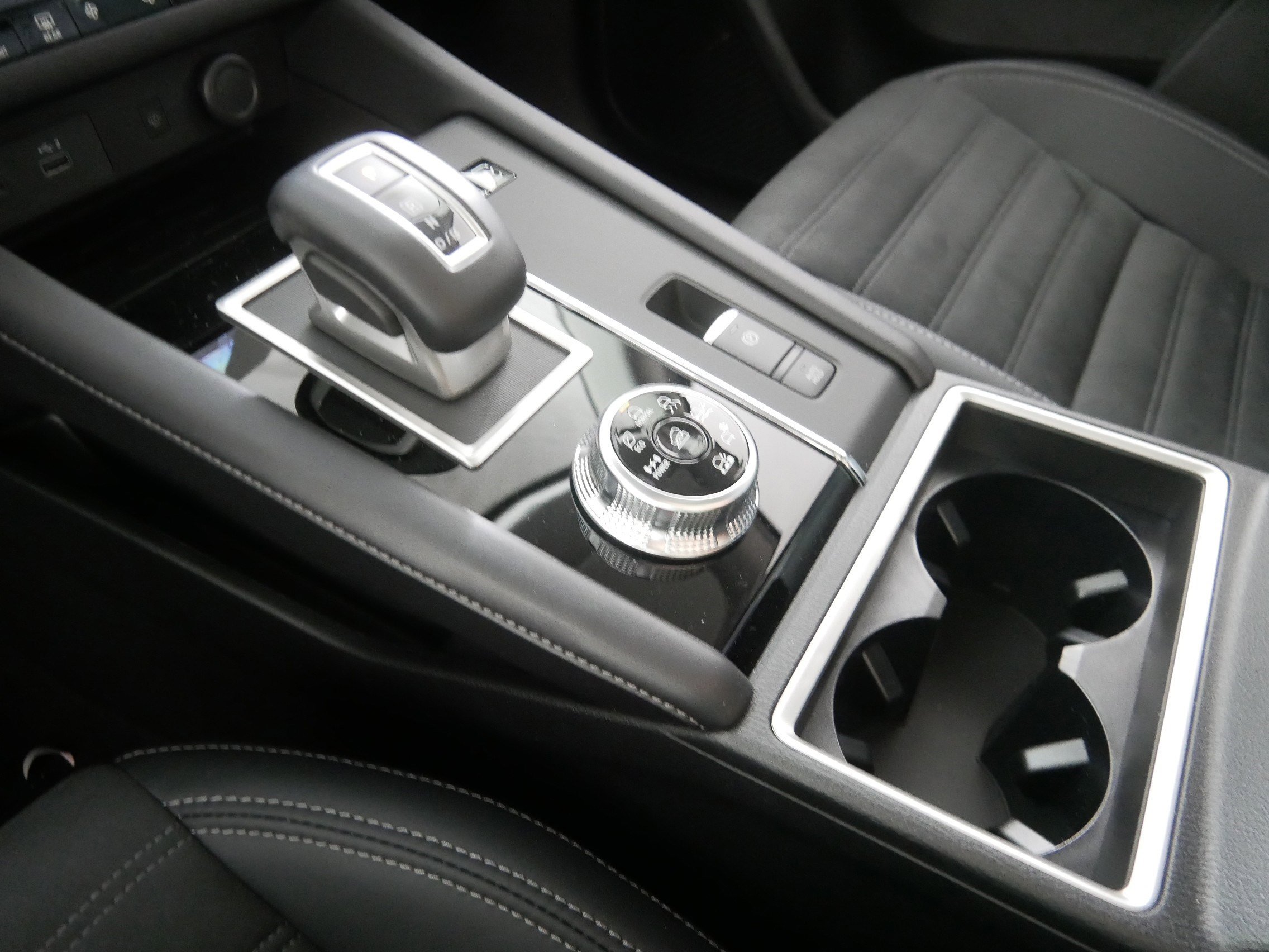 New 2025 Mitsubishi Outlander SE image 6