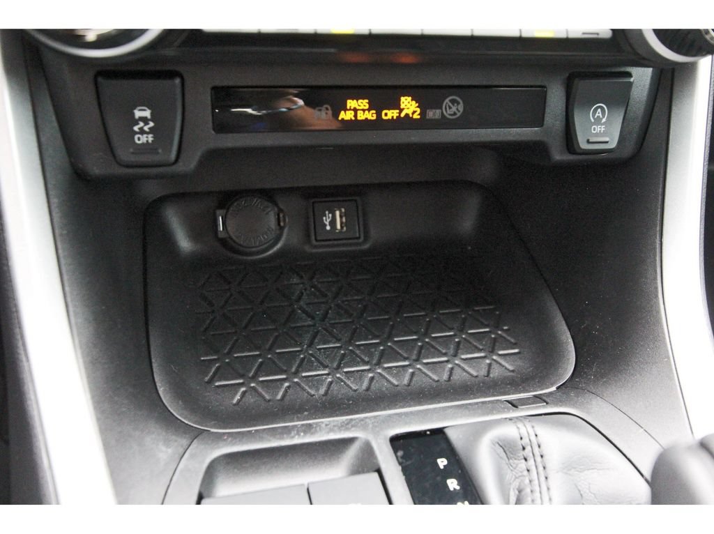 Used 2024 Toyota RAV4 XLE w/ Convenience Package FWD image 30