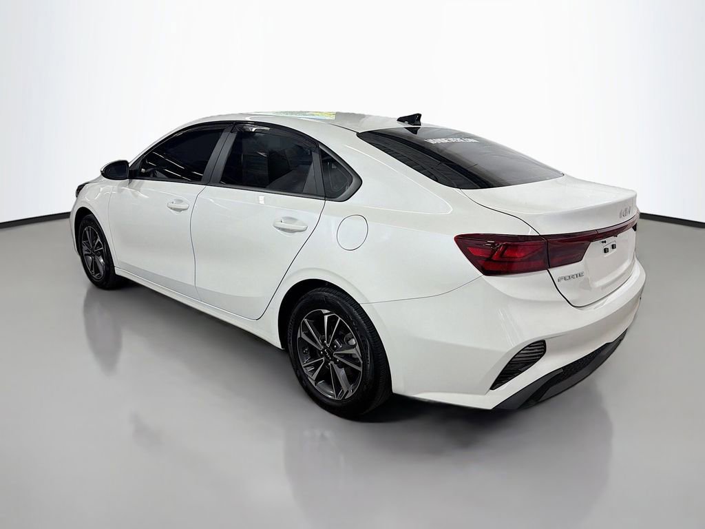 Used 2024 Kia Forte LXS w/ LXS Technology Package FWD image 8
