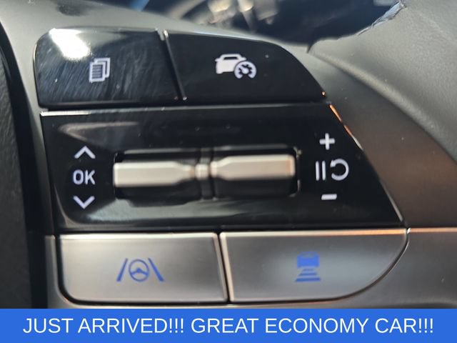 Used 2025 Hyundai Elantra SEL w/ Cargo Package FWD image 18