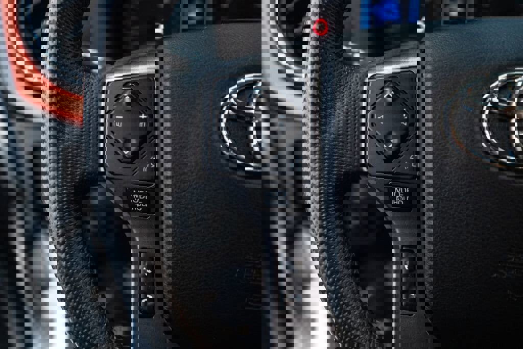 Used 2018 Toyota Tacoma TRD Off-Road w/ Technology Package image 19