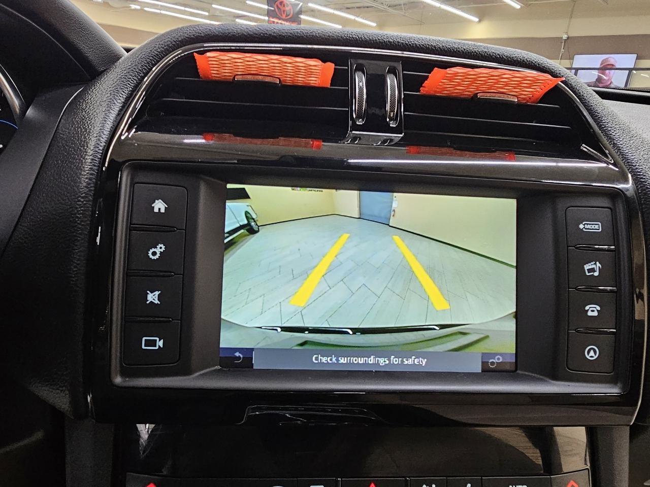 Used 2018 Jaguar F-PACE Premium AWD/4WD image 33