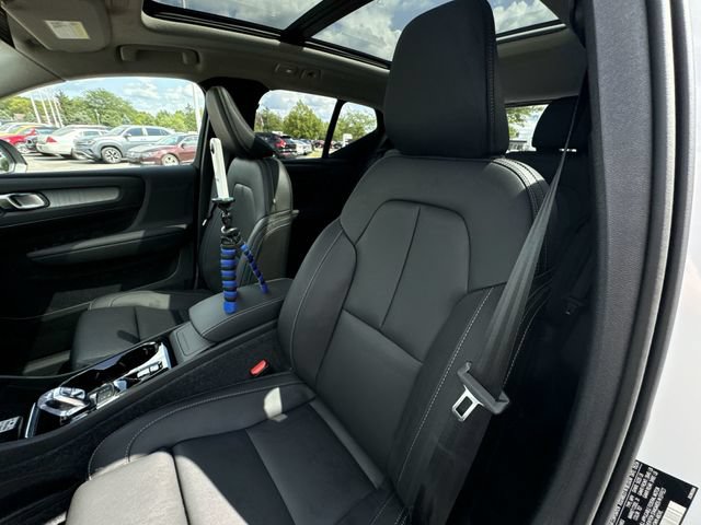 Used 2025 Volvo XC40 B5 Plus w/ Protection Package Premier AWD/4WD image 20