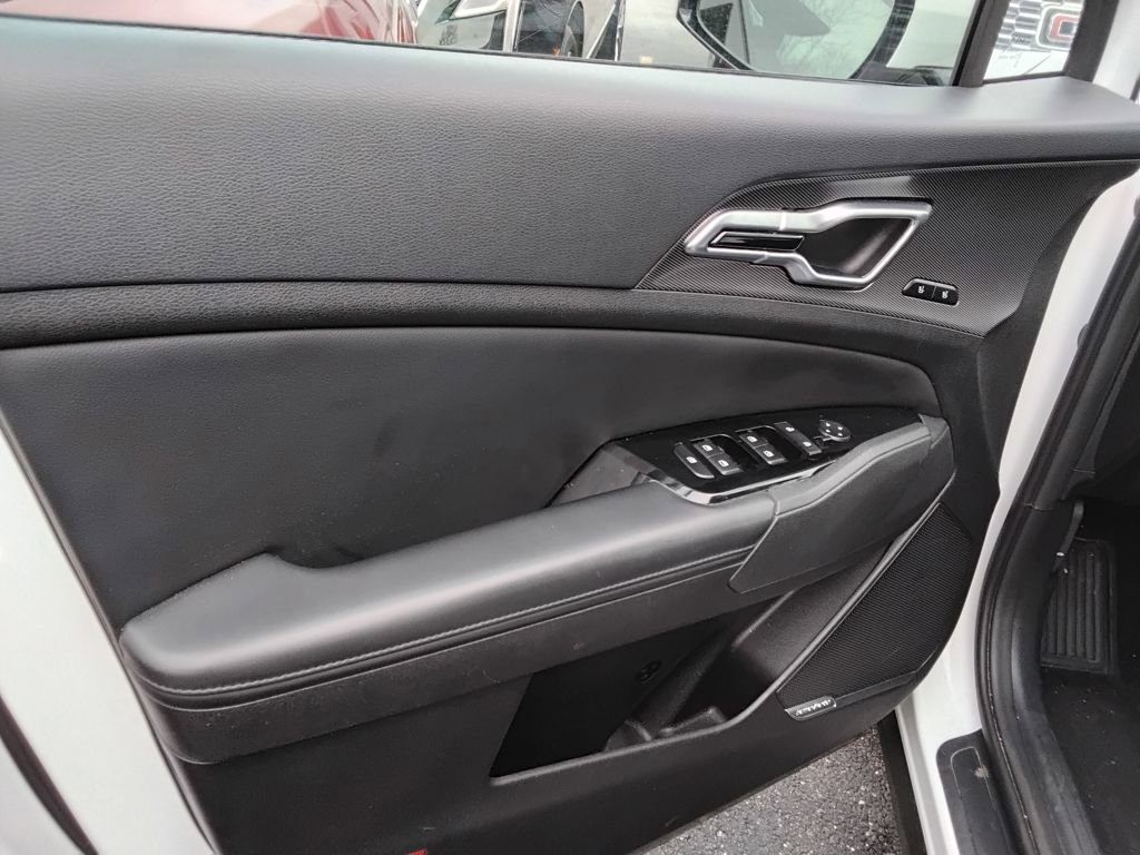 Used 2023 Kia Sportage SX image 9