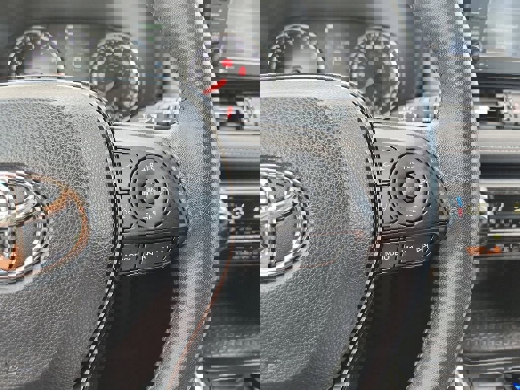 Used 2022 Toyota RAV4 XLE Premium image 23