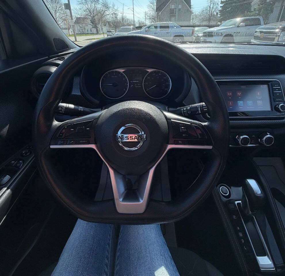Used 2019 Nissan Kicks S FWD image 16