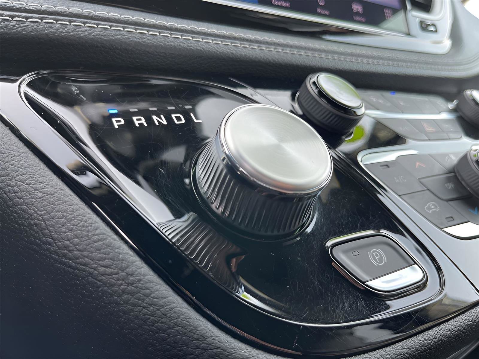 Used 2024 Chrysler Pacifica Touring-L w/ S Appearance Package image 17